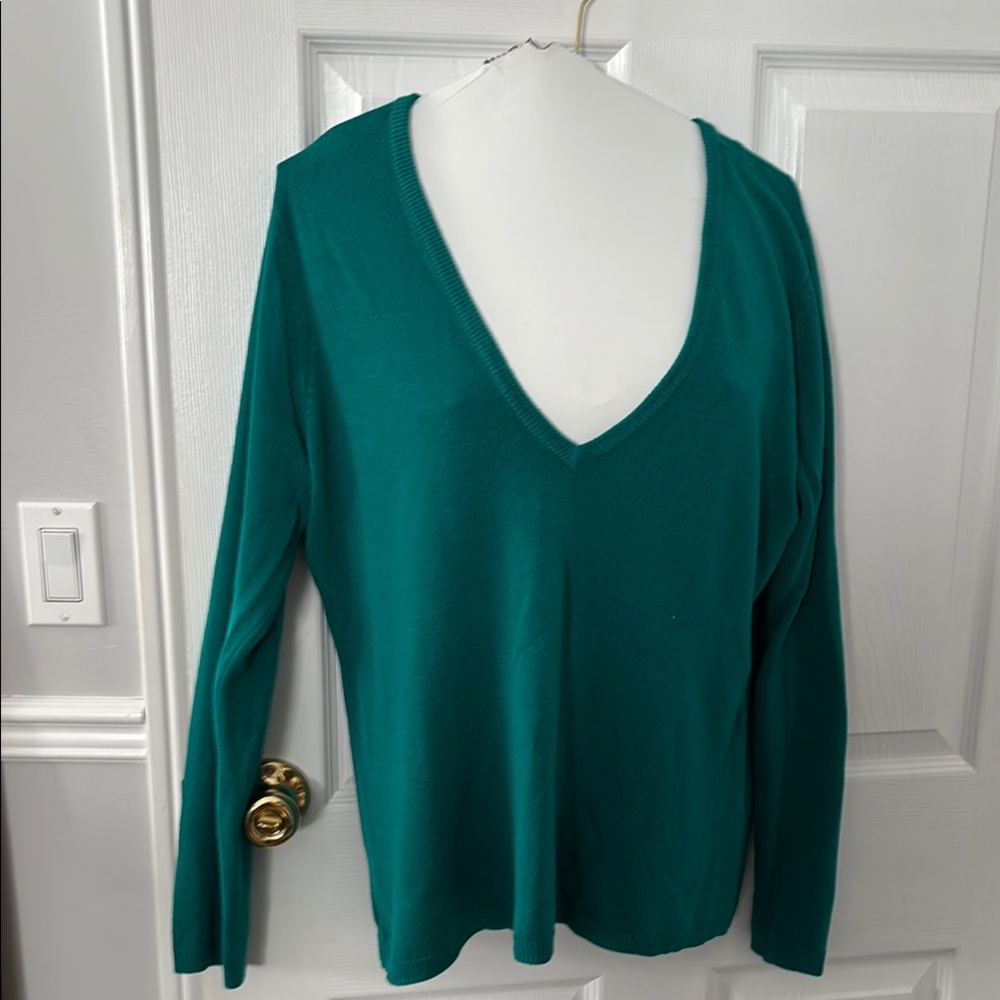 New York & Company Green V-Neck Sweater Relaxed Fit